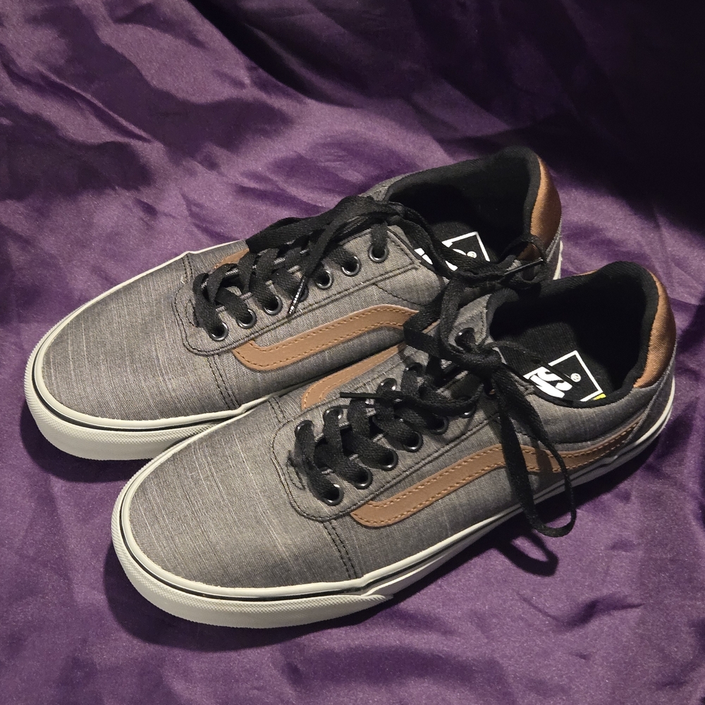 Stylish Gray and Brown Men's Sneakers